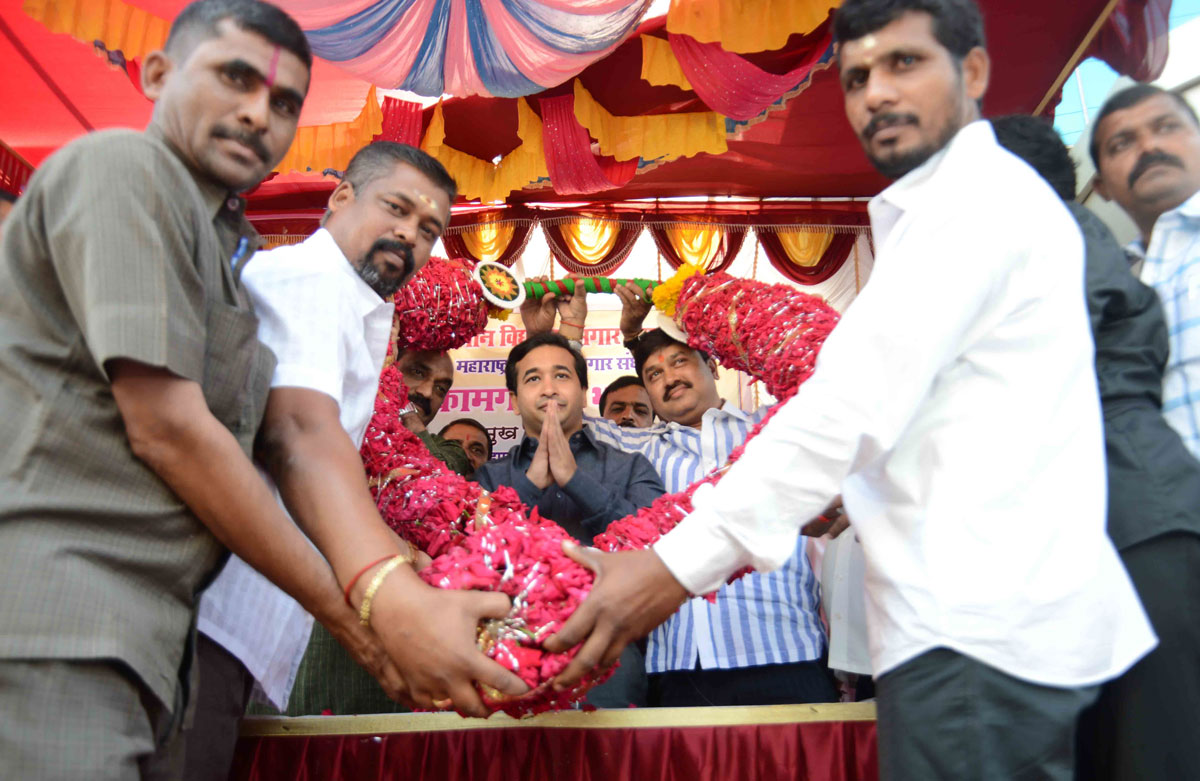 Swabhimaan Sanghtna President Nitesh Narayanrao Rane During Vidhut Kamgar Sanghatna Melawa At Chembur.