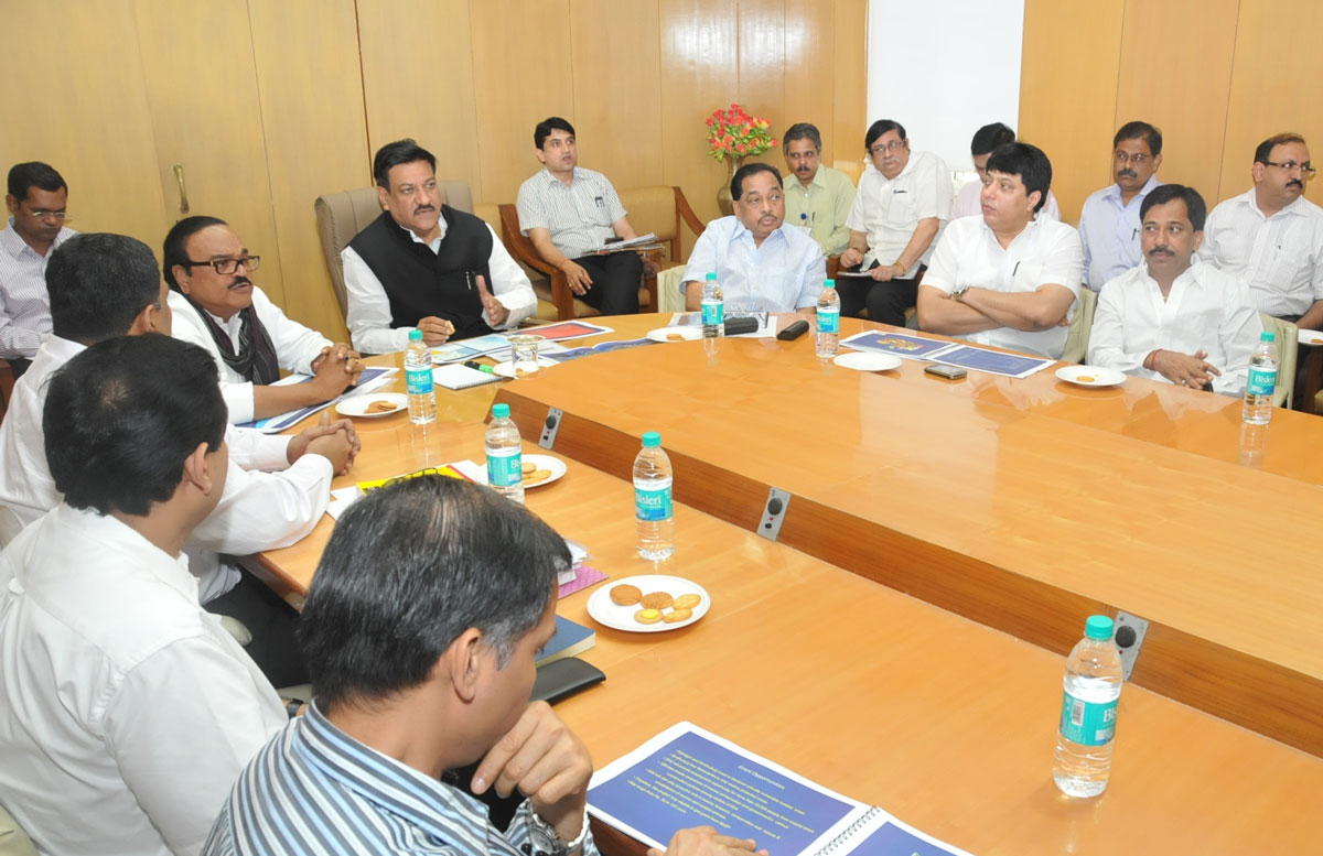 CHIEF MINISTER PRITHVIRAJ CHAVAN,MINISTER NARAYANRAO RANE & MINISTER CHAGAN BHUJBAL AT MANTRALAYA.