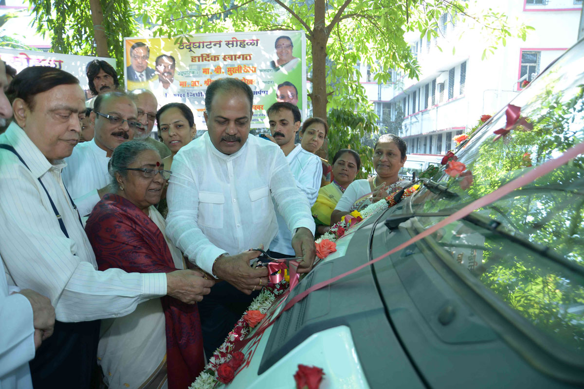 MP.& EX.Union Minister Murli Deora inaugurates Ambulance at St.George Hospital.