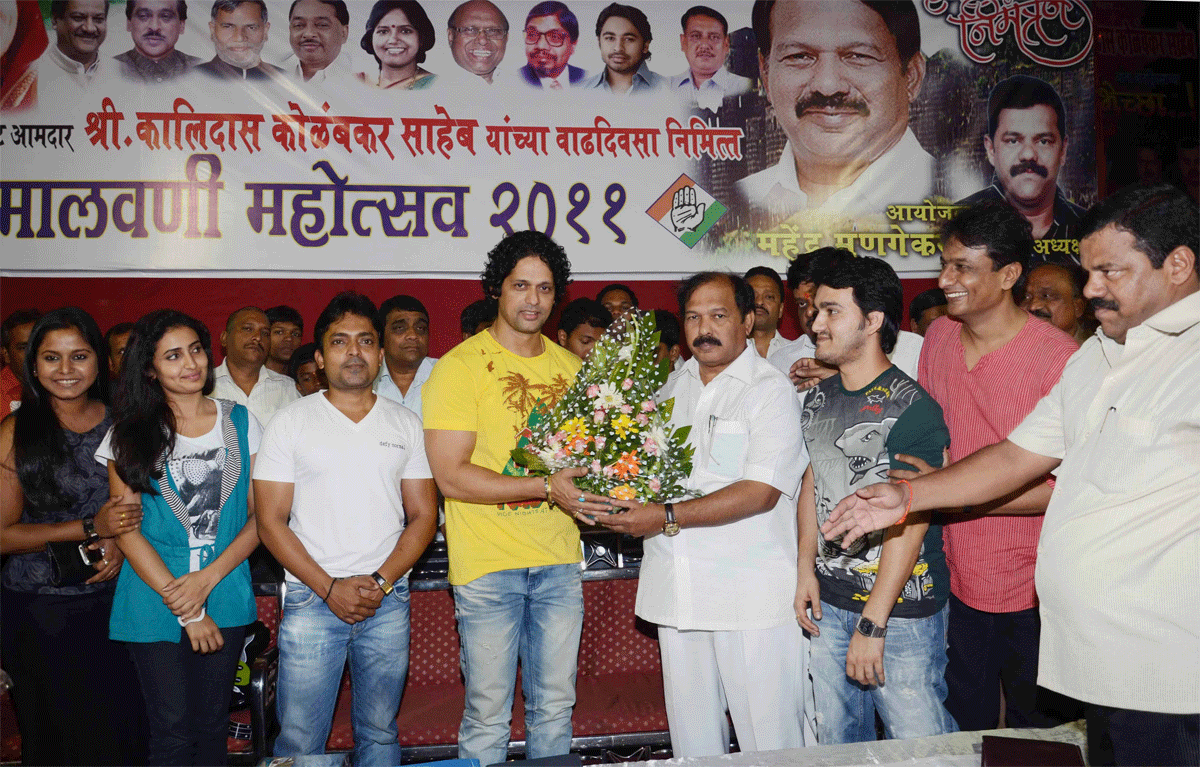 MARATHI MOVIE SWARAJY MARATHI PAAUL PADHTE PUDHE TEAM VISITED MALVANI FESTIVAL AT DADAR NAIGAON