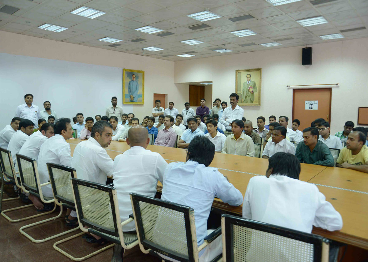 MP.& Union Minister Of State Milind Deora Interactive Session with South Mumbai Youth Congress Group at Ballard Pier.