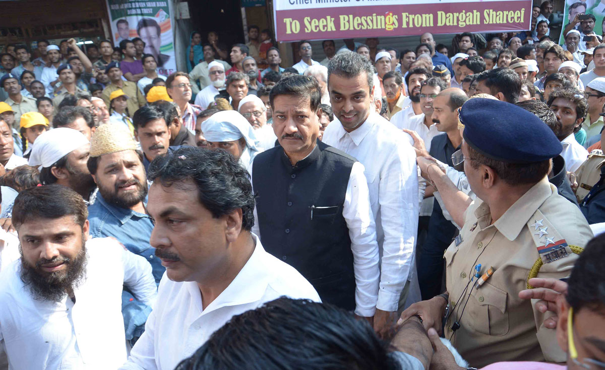 Chief Minister Prithviraj Chavan & Union Minister Of State Milind Deora to Seek Blessings from Hajrat Abdul Rehman Shah Baba (R.A.) Dargah at Dongri.