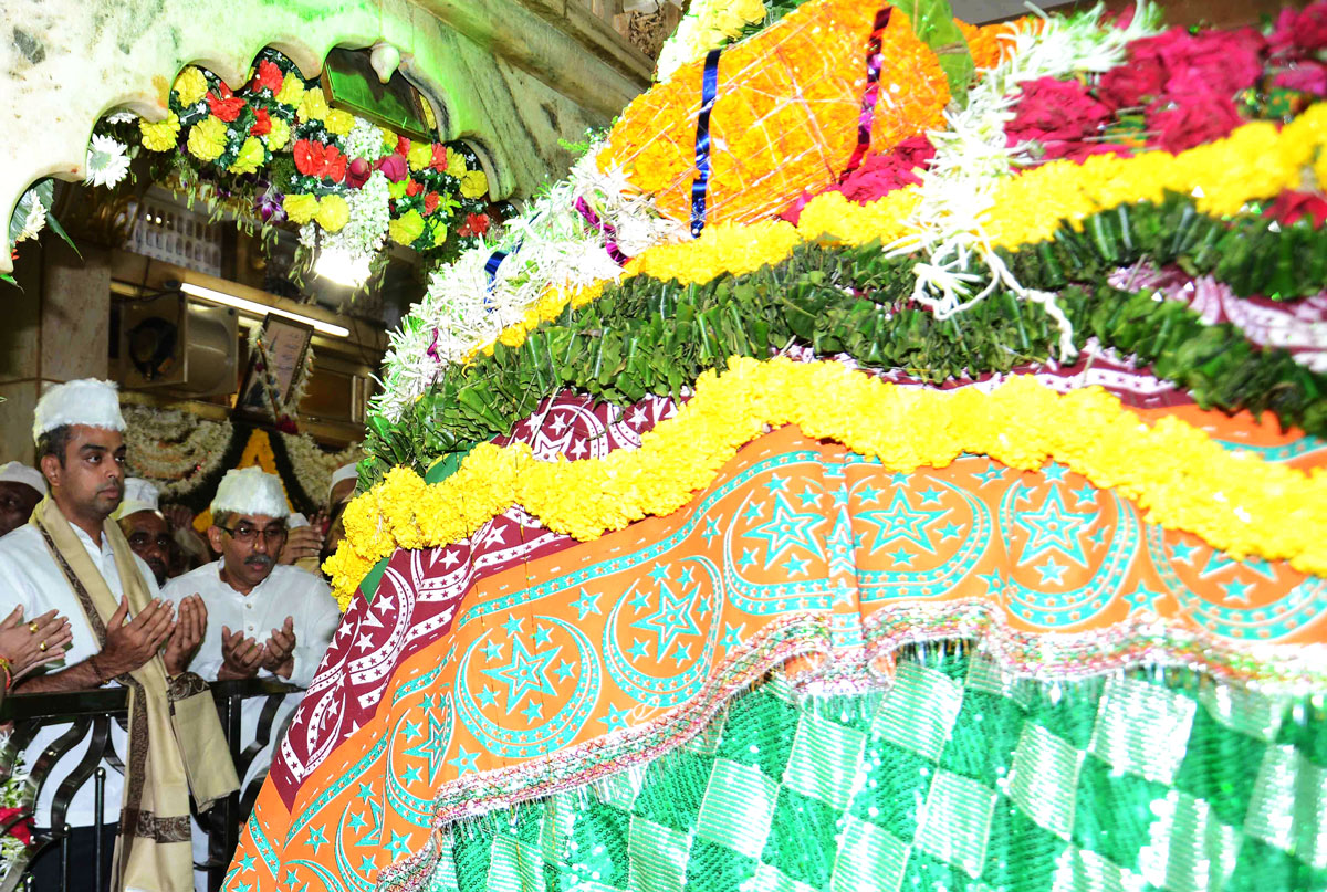 Union Minister Of State Milind Deora To Seek Blessings From  Hajrat Abdul Rehman Shah Baba (R.A.) Dargah URS at Dongri.