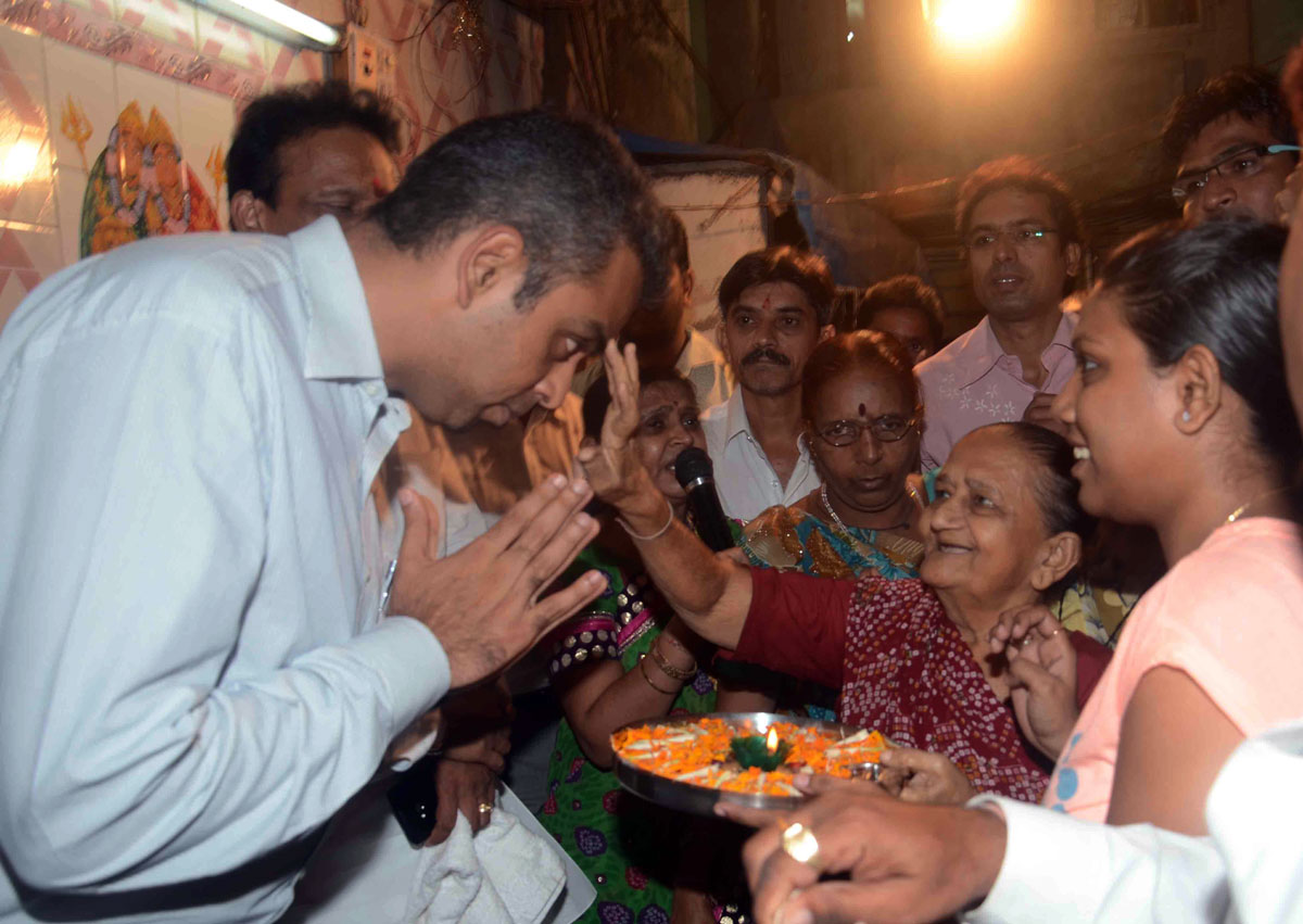 South Mumbai Congress/NCP/PRP (Kawade) Republican Party of India (Democratic) Alliance MP.Candidate Milind Deora Campaign Visit.
