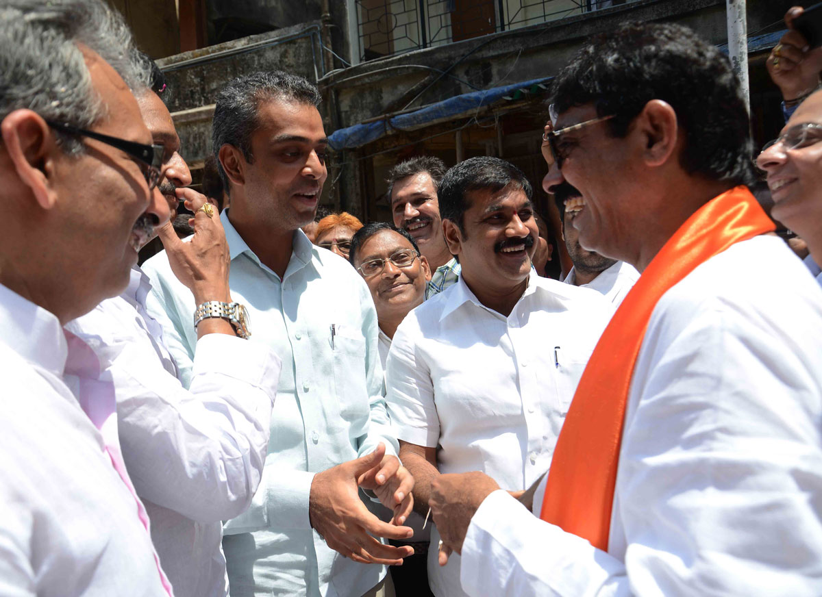 South Mumbai MP.Candidates Milind Deora & Bala Nandgaokar Filed their Nomination Form at Old Custom House Dist.Administrative Collector Office.