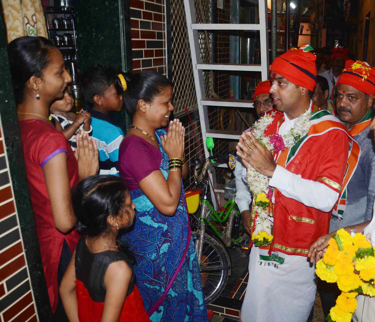 Election Campaign Public Meeting of Congress /NCP/PRP(Kawade)/ Republican Party of India (Democratic) Alliance MP.Candidate Milind Deora on the Last Public Rally at Machimar Nagar Colaba.