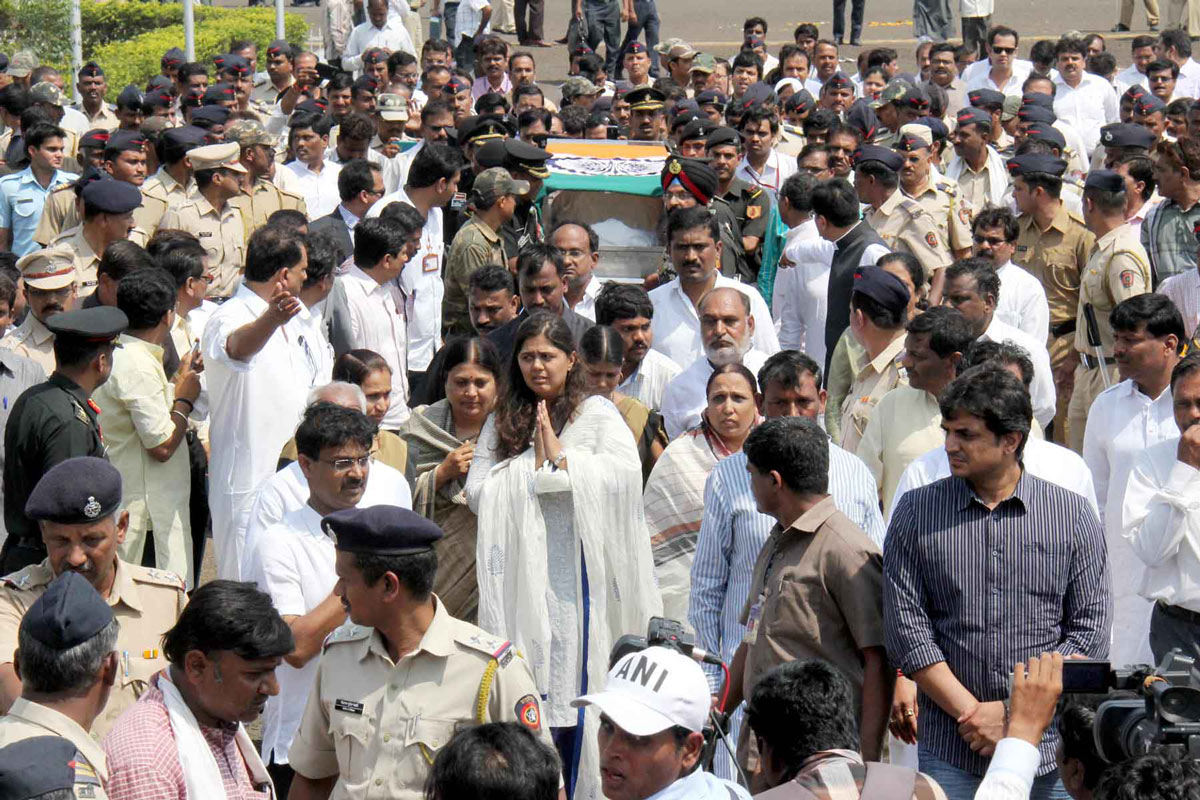 Paying Last Respect to BJP Leader Gopinath Munde at Parli in Beed.
