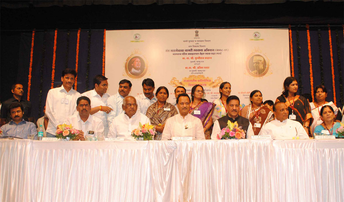 CHIEF MINISTER PRITHVIRAJ CHAVAN,DY.CHIEF MINISTER AJITDADA PAWAR AT Y.B. CHAVAN CENTER.
