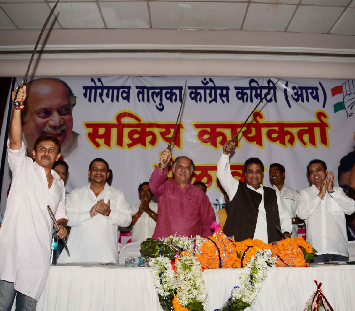 M.P.& EX.UNION MINISTER GURUDAS KAMAT IN ACTIVE MEMBERS MEETING AT GOREGAON (E).