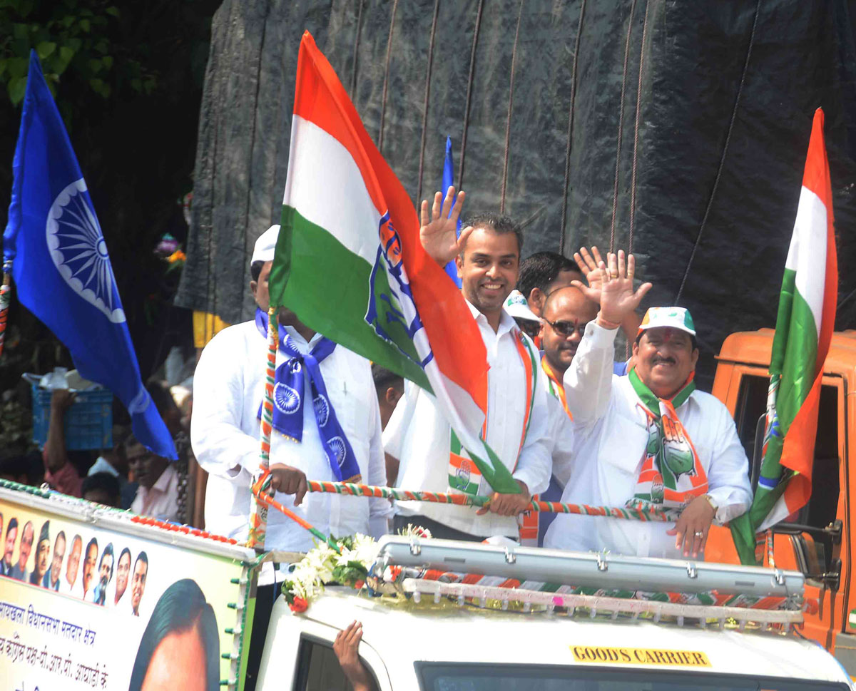 Ex.Union Minister & MP.Milind Deora during 184-Byculla Assembly Congress Candidate Madhu Chavan Rally.