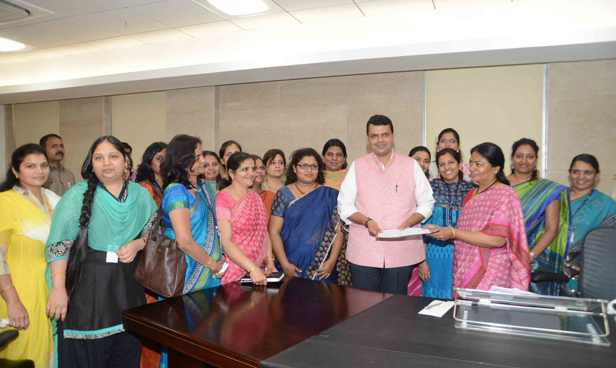 All Maharashtra Women Collector's & Dy.Collector's Meets Chief Minister Devendra Fadnavis at Mantralaya.