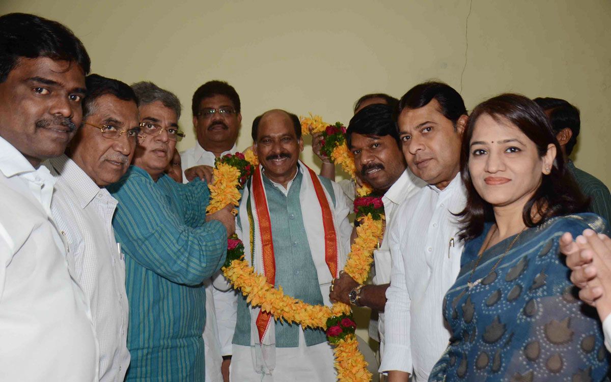 Ex.MPCC President Manikrao Thakre at Tilak Bhavan Dadar.