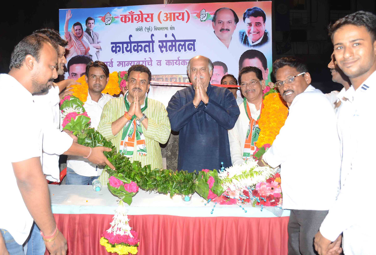 MRCC President Sanjay NIrupam & AICC Gen.Secretary Gurudas Kamat During Block Congress Worker's Meeting at Andheri.