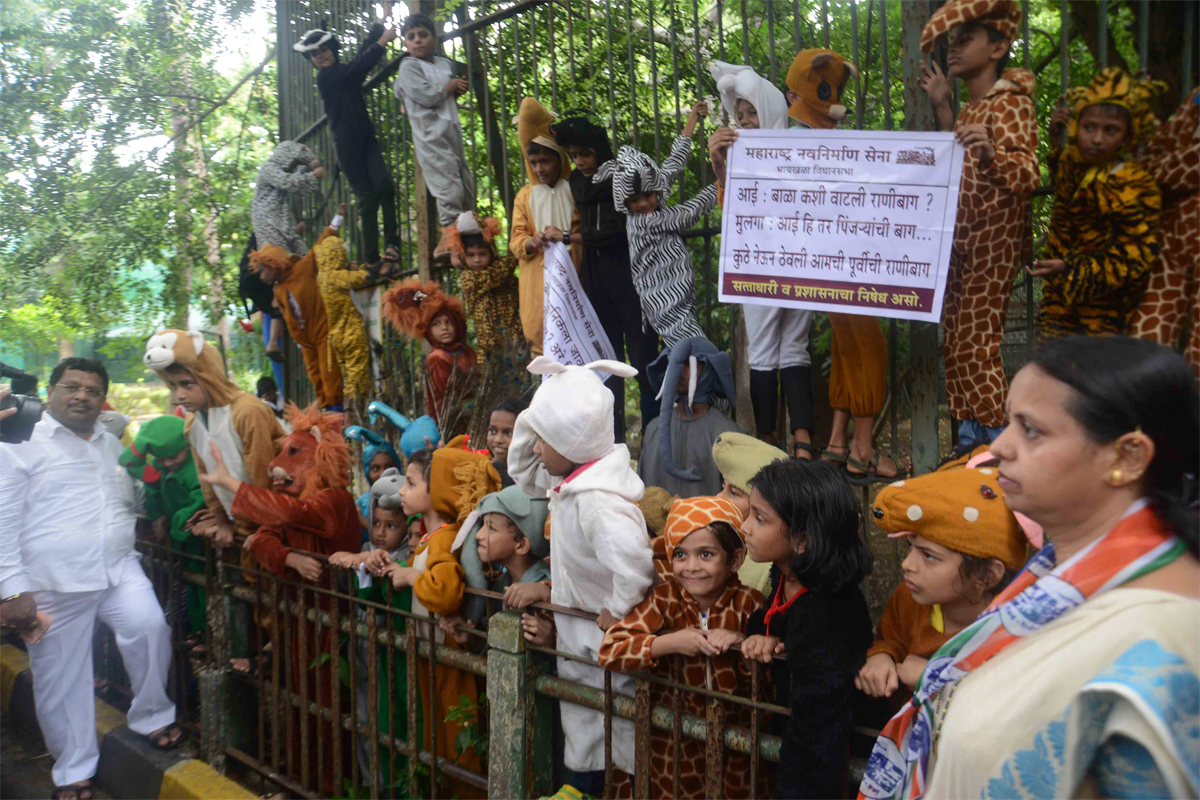 MNS Ranibaugh Bachoo Andolan at Veer Jijamata Udyan.