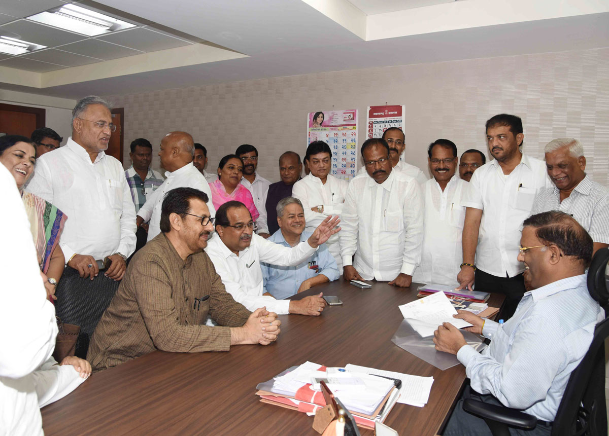 Congress MLA Delegation Demands to Postpone KDMC Elections.