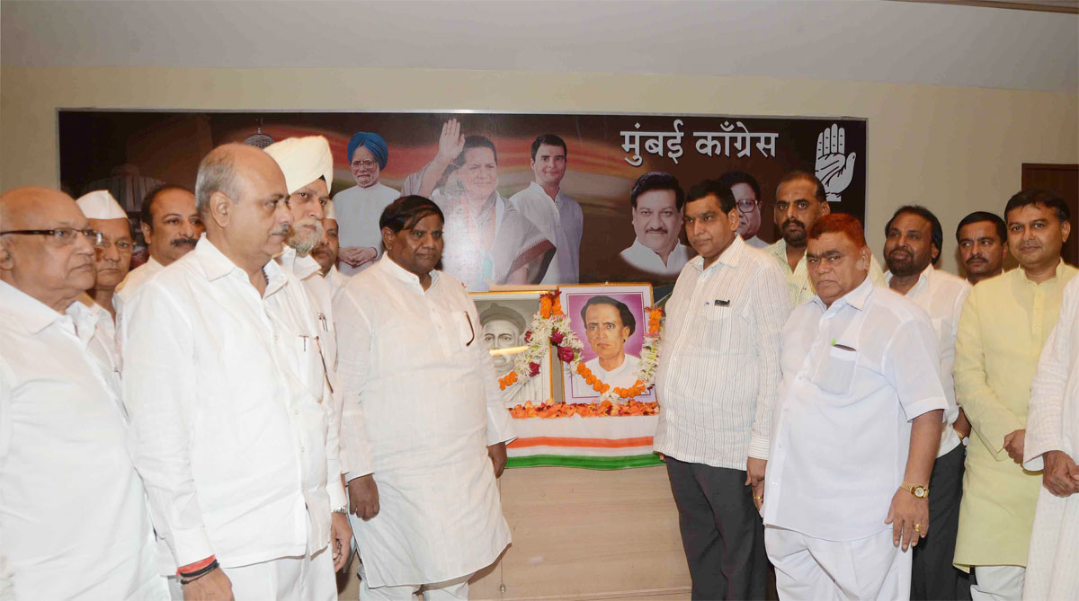 MUMBAI CONGRESS PRESIDENT JANARDAN CHANDORKAR PAYING TRIBUTE TO LATE.LOKMANYA BALGANGADHAR TILAK ON HIS DEATH ANNIVERSARY & LEADER ANNABHAU SATHE ON HIS BIRTH ANNIVERSARY AT RAJIV GANDHI BHAVAN.