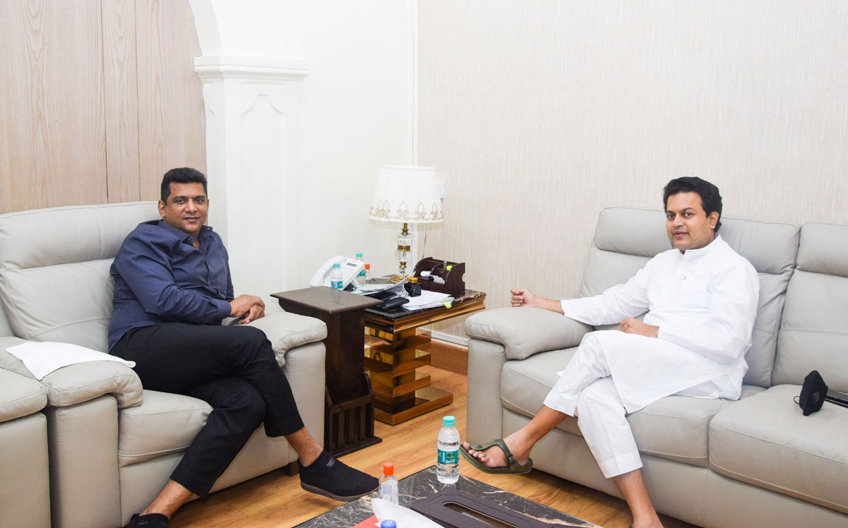 Minister Amit Deshmukh & Minister Aslam Shaikh Meets at Hydraulic Bunglow near hanging garden in Mumbai.