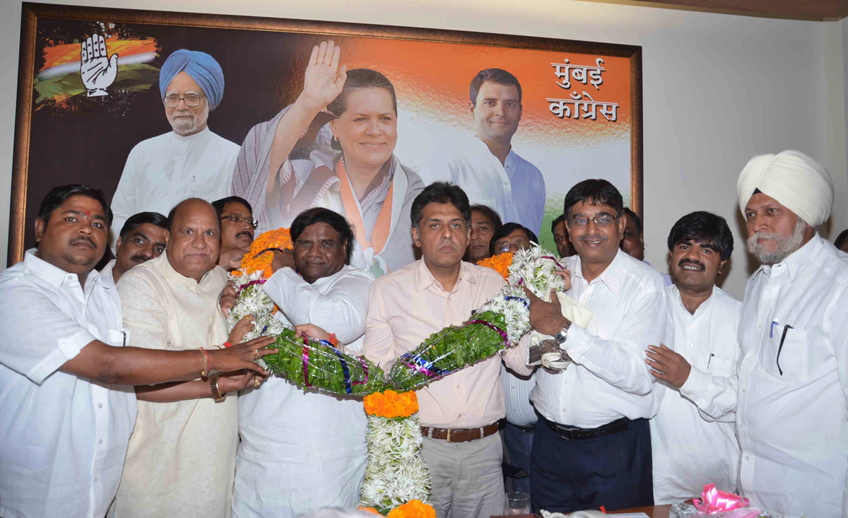 UNION MINISTER OF STATE (INDEPENDENT CHARGE) MANISH TEWARI VISIT AT MUMBAI CONGRESS RAJIV GANDHI BHAVAN AZAD MAIDAN.