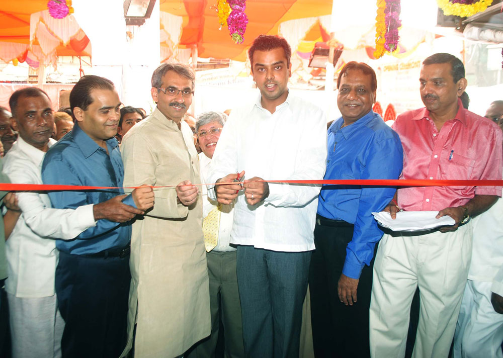 OPENING CEREMONY NISHAT CLINIC DR.AKRAM KHAN BY CHIEF GUEST M.P.MILIND DEORA,M.L.A.AMIN PATEL AT KAMATHIPURA S.P.ROAD SOUTH  MUMBAI.