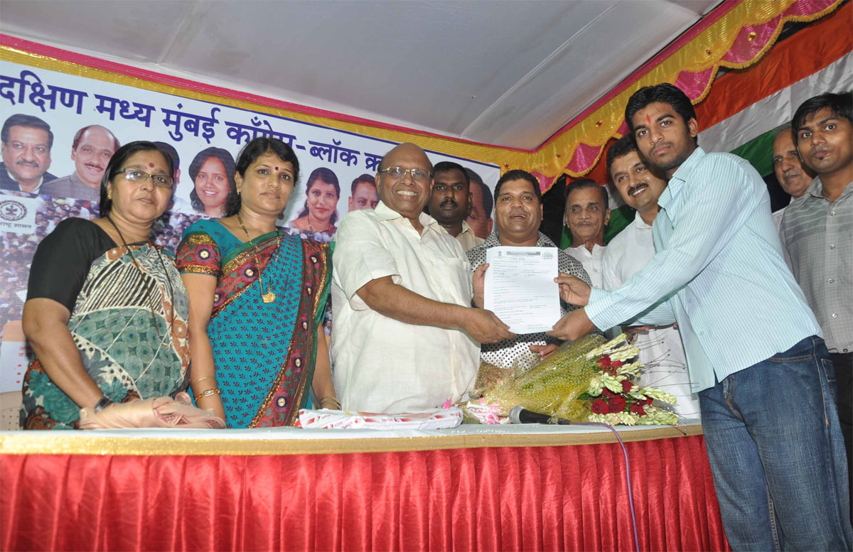 M.P.EKNATH GAIKWAD IN "AADHAR CAMP" AT DADAR.