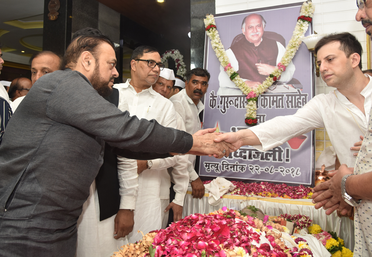 All Party Leaders & Karyakartas paid their last Respect to Veteran Congress Leader Shri Gurudas Kamat at his residence.the Body Ceremated with full State Honour at Charai Cemetary at Chembur.