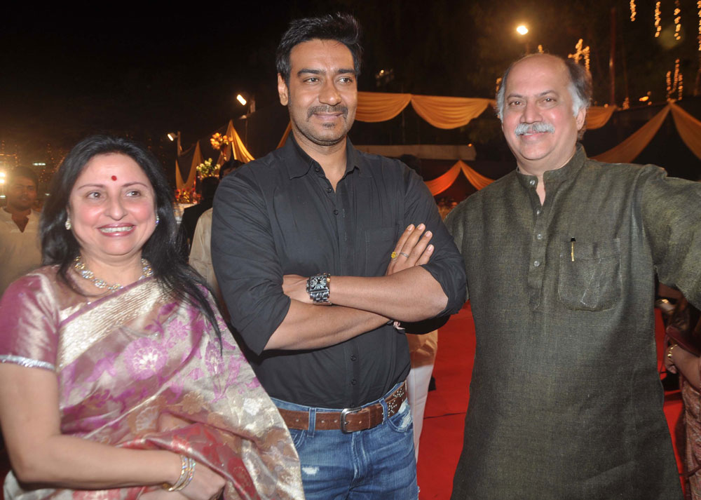 UNION MINISTER OF STATE FOR COMMUNICATIONS & IT GURUDAS KAMAT HAD ORGANIZED A DINNER PARTY IN HONOUR OF CHIEF MINISTER PRITHVIRAJ CHAVAN AT DADAR PARSI GYMKHANA.