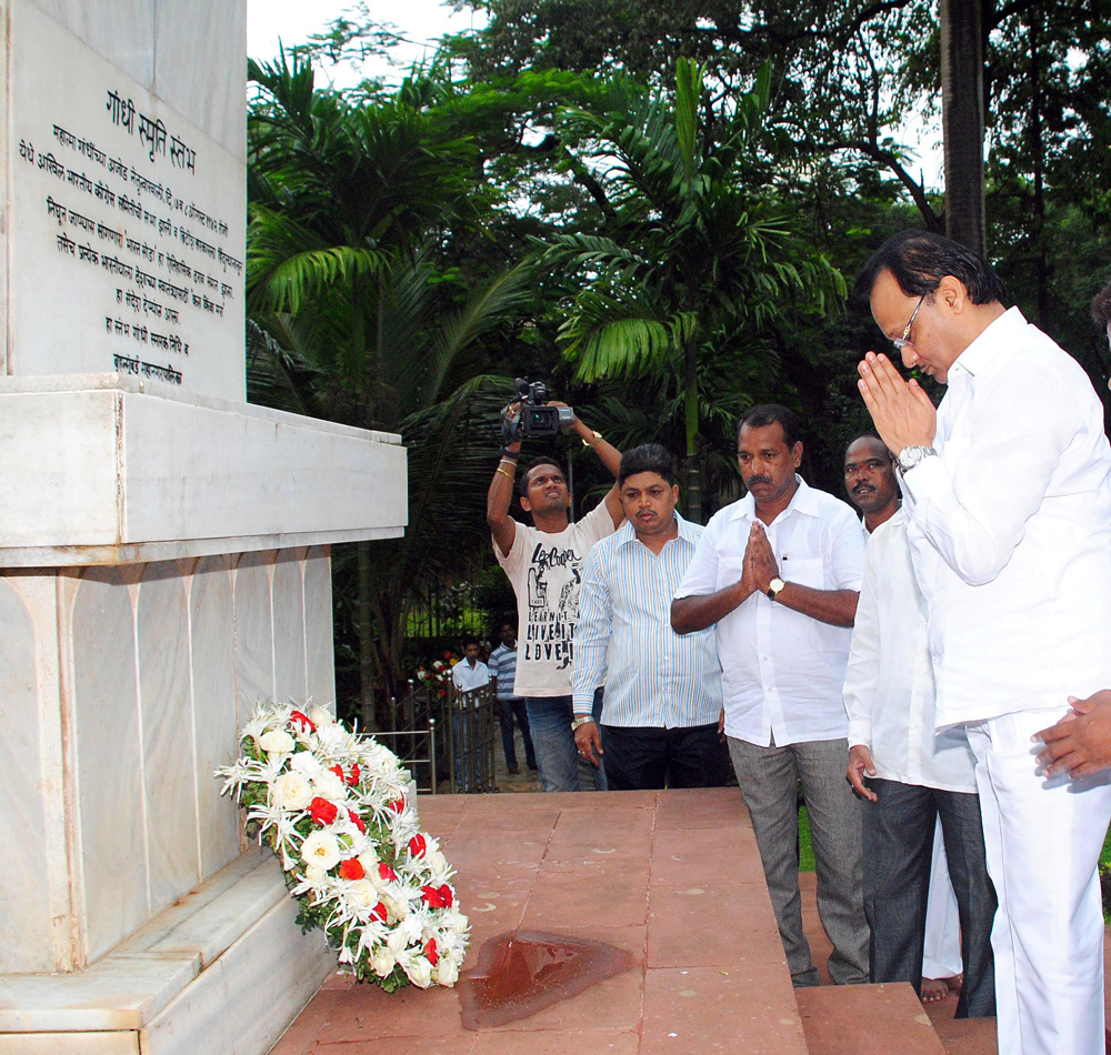 LEADER'S PAYING TRIBUTE TO "KRANTI STAMBHA" ON THE OCCASION "KRANTI DIN" AT GOWALIA TANK AUGUST KRANTI MAIDAN IN MUMBAI.
