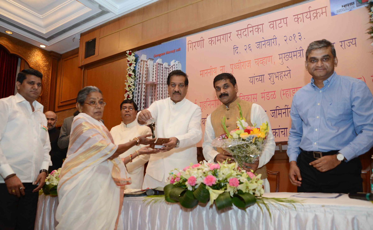 CHIEF MINISTER PRITHVIRAJ CHAVAN & MINISTER SACHIN AHIR AT SAHYADRI GUEST HOUSE.