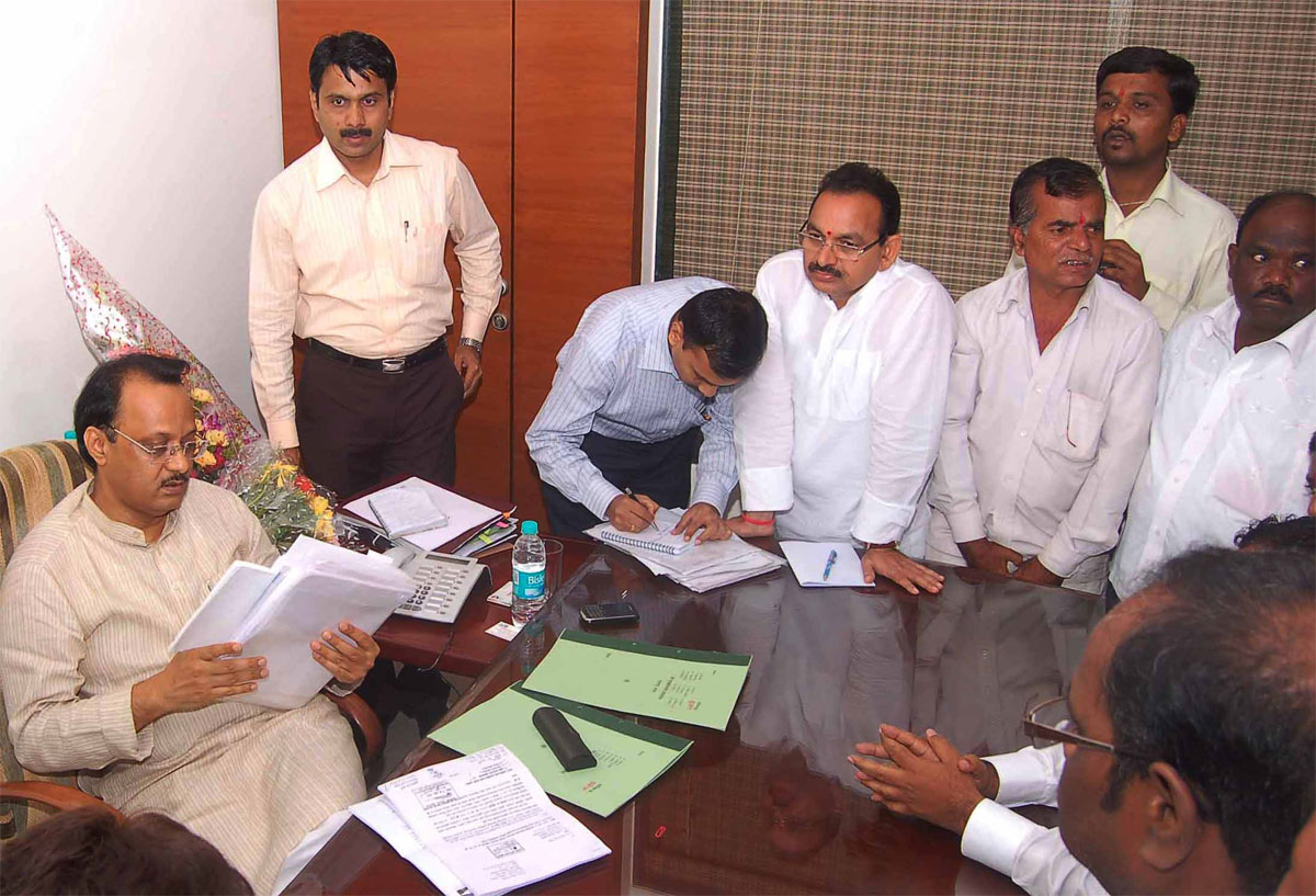 DY.CHIEF MINISTER AJITDADA  PAWAR IN JANTA DARBAR AT NCP OFFICE NARIMAN POINT.