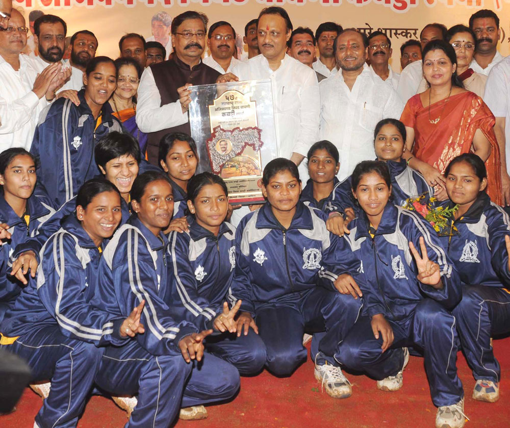NEW DEPUTY CHIEF MINISTER AJIT DADA PAWAR .AND GAJANAN KIRTIKAR DURING PRIZE DISTRIBUTION, THANE BOYS AND PUNE GIRLS WINNER OF 57 TH STATE LEVEL SELECTION CHAMPION KABADDI AT GOREGAON.