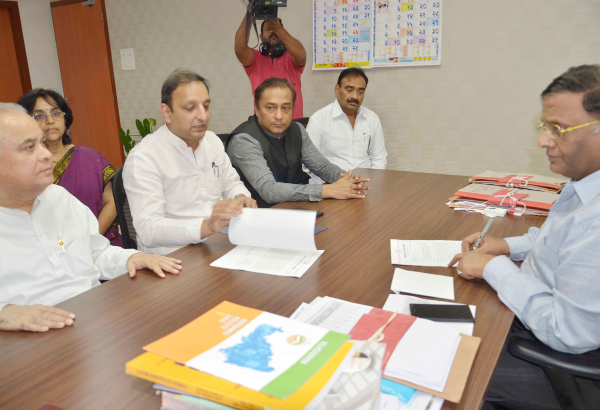 MPCC Leaders Meets Election Commissioner at Administrative Bldg opposite Mantralaya.