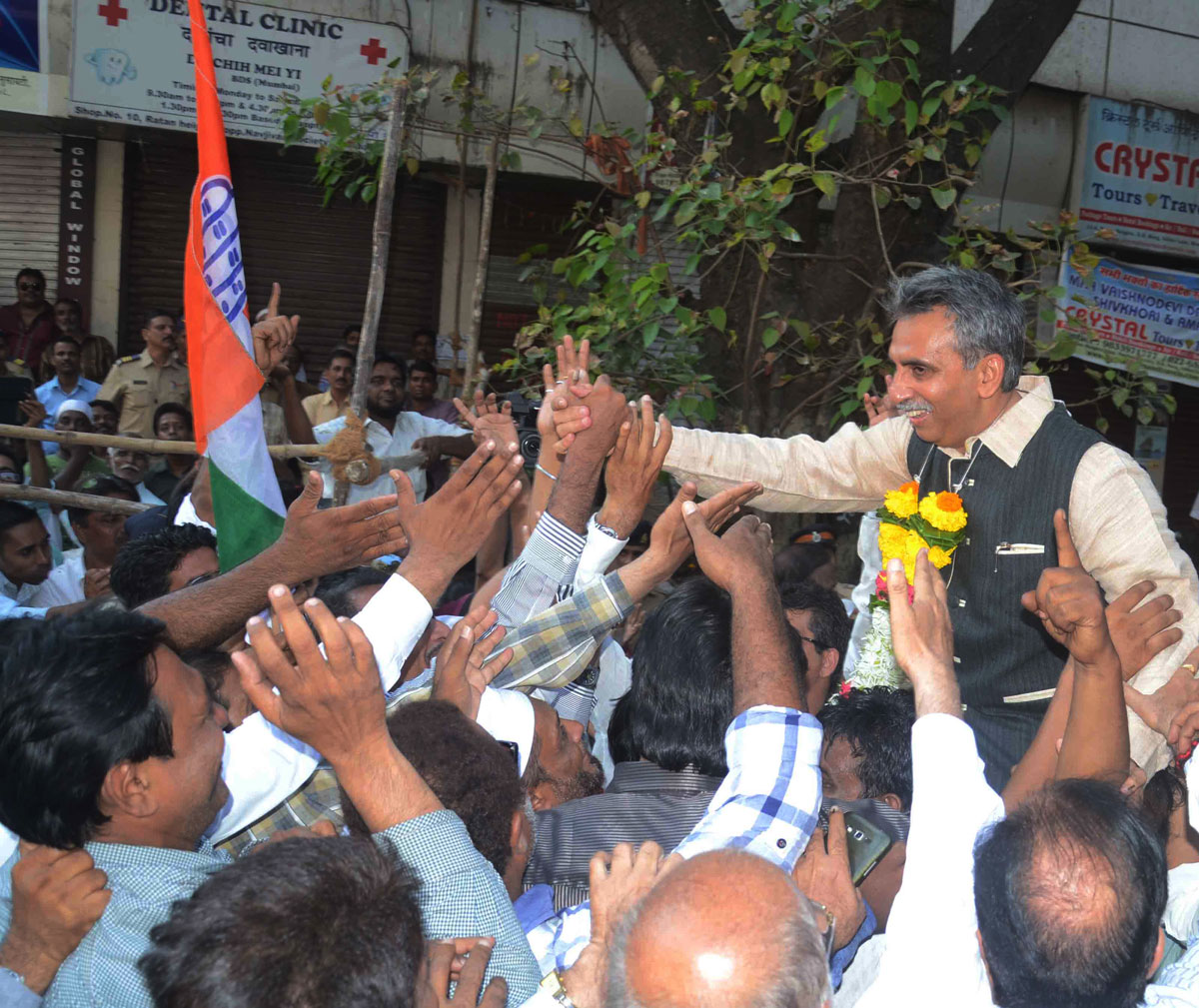 186-Mumbadevi Assembly Congress Party Candidate Amin Patel Wins.