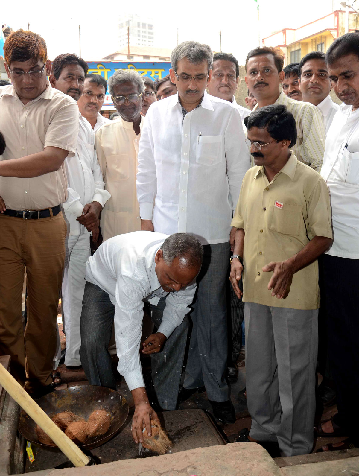 MLA AMIN PATEL AT KAMATHIPURA POST OFFICE.