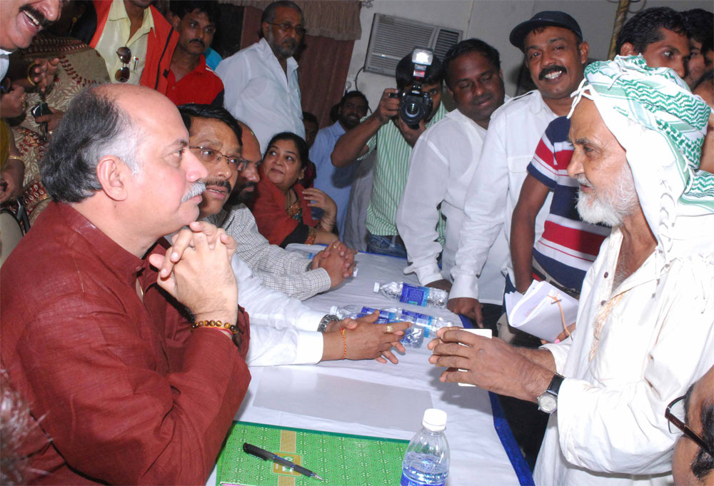 EX.MINISTER & MP.GURUDAS KAMATS JANSAMPARK ABHIYAN AT AMBOLI VIDHAN SABHA.