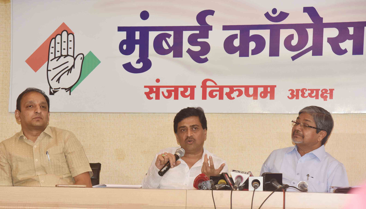 MPCC President Ashokrao Chavan & MP.Bhalchandra Mungekar Press Conference at Mumbai Congress Rajiv Gandhi Bhavan.