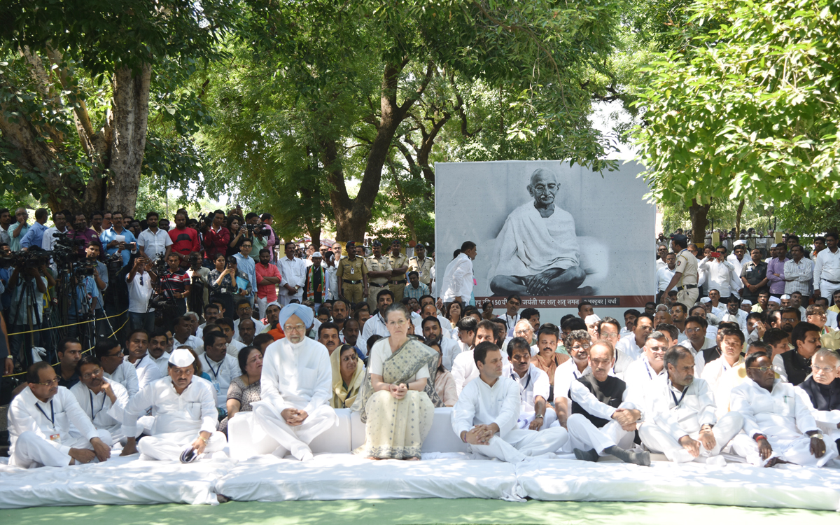 Congress Leader's to Pay Homage to Mahatma Gandhiji on his 150th Birth Anniversay at Gandhi Ashram Sevagram Wardha.