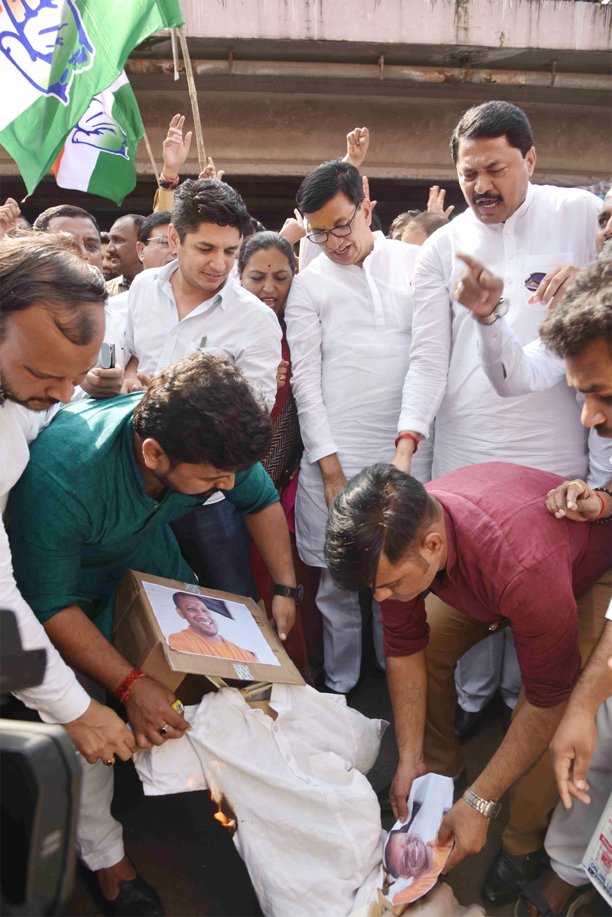 Congress Party Leaders & Karyakartas Protest at Tilak Bhavan & Rajiv Gandhi Bhavan against BJP Govt.on issue of arresting Priyanka Gandhi in UP.
