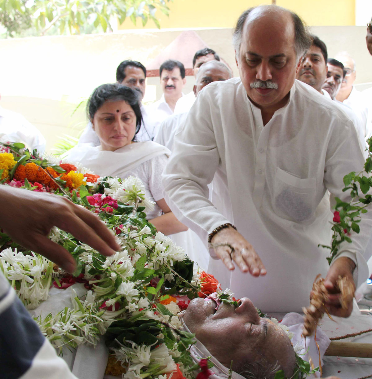 VASANT KAMAT FATHER OF M.P. & EX.UNION MINISTER GURUDAS KAMAT PASSED AWAY TODAY MORNING FUNERAL AT CHEMBUR.