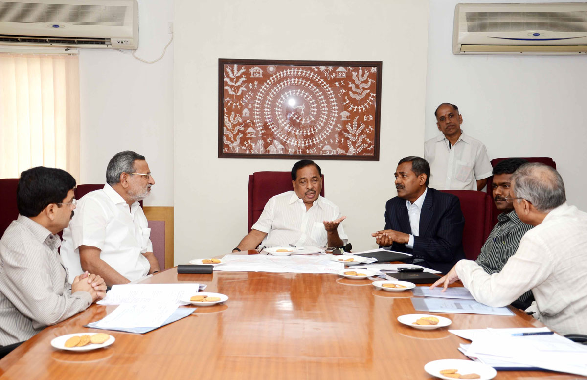 MINISTER NARAYANRAO RANE & MIDC OFFICER MEETING AT MANTRALAYA.