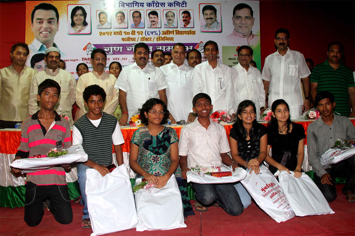 STATE MINISTER SACHINBHAU AHIR & MLA KRIPASHANKAR SINGH AT LALIT KALA BHAVAN IN WORLI TO FELICITATE SUCCESSFUL STUDENTS.