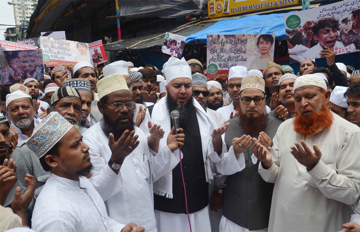 MASS PRAYER & PEACEFUL PROTEST AGAINST D KILLING OF MUSLIMS IN BURMA & ASSAM AT MINARA MASJID.