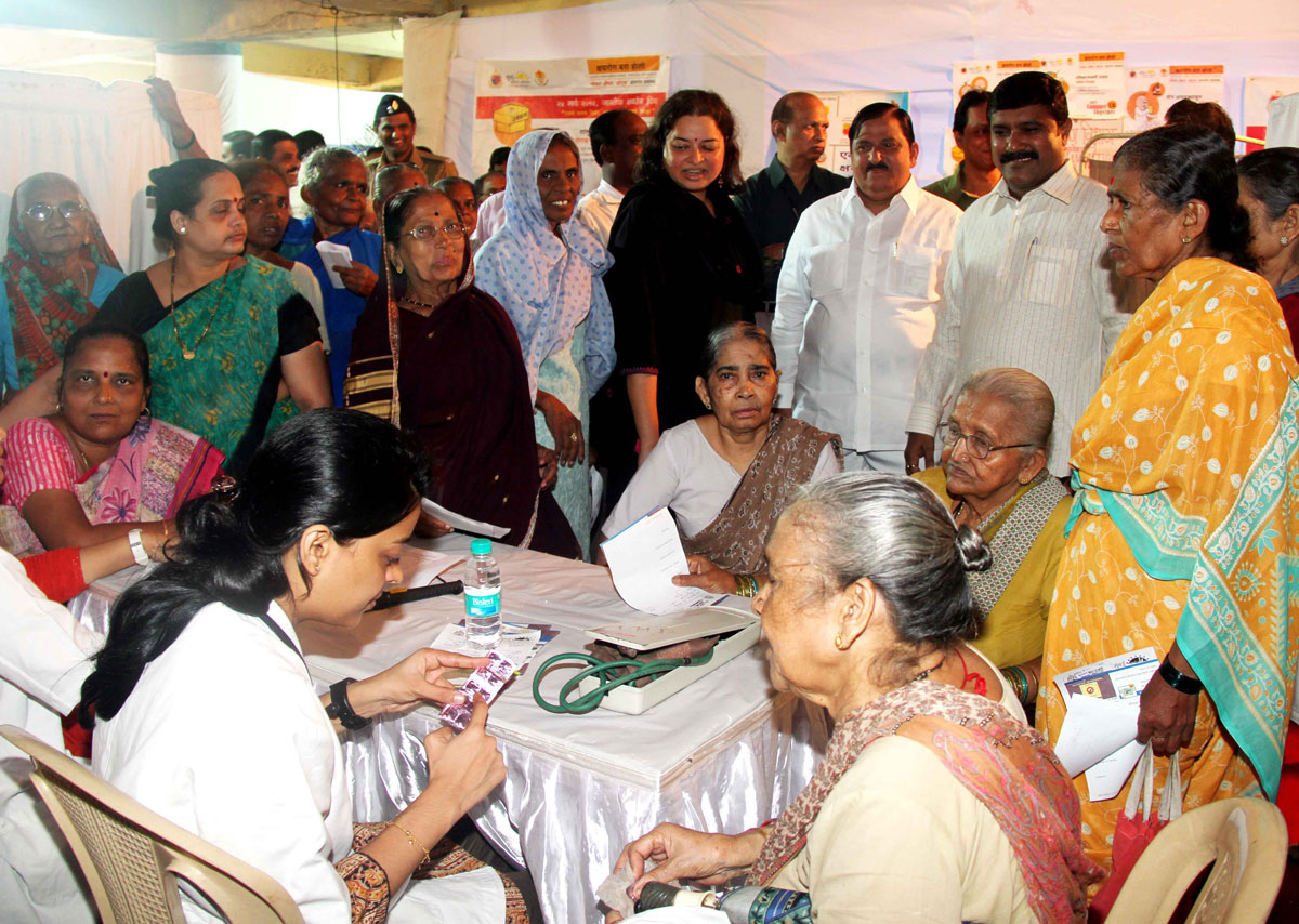 ALL INDIA CONGRESS PARTY & BMC TOGETHER ORGANISED "FREE MEDICAL CAMP" BY CORPORATER MANOJ JAMSUTKAR AT MAZGAON.