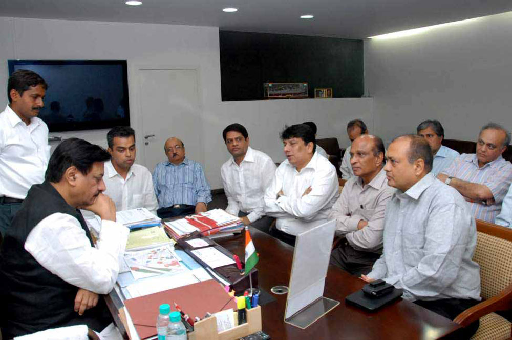 UNION MINISTER OF STATE MILIND DEORA  LEADS DIAMOND TRADERS OF MUMBAI TO THE MEETS CHIEF MINISTER PRITHVIRAJ CHAVAN AT VARSHA BUNGALOW.