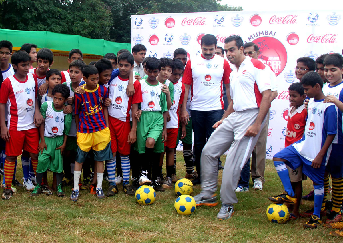 UNION MINISTER OF STATE MILIND DEORA IN TECHNOLOGY INVITES YOU TO KICKOFF OF THE SOUTH MUMBAI JUNIOR SOCCER CHAMIPONSHIP SEASON-2012 AT MAHALAXMI RAILWAY GROUND.