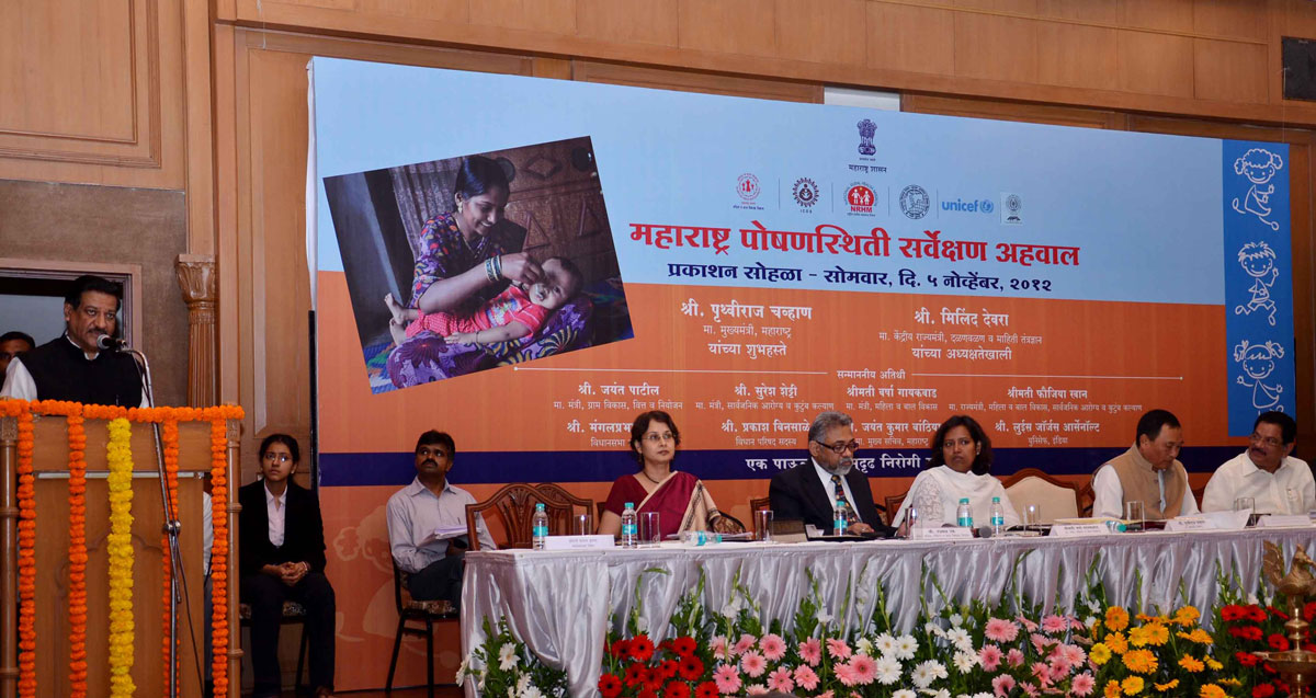 CHIEF MINISTER PRITHVIRAJ CHAVAN INAUGURATION BOOK OF MAHARASHTRA POSHANSTHITHI SARVESHAN AHAWAL & RAJMATA JIJAU AROYGA POSHAN ABHIYAN AT SAHYADRI GUEST HOUSE.