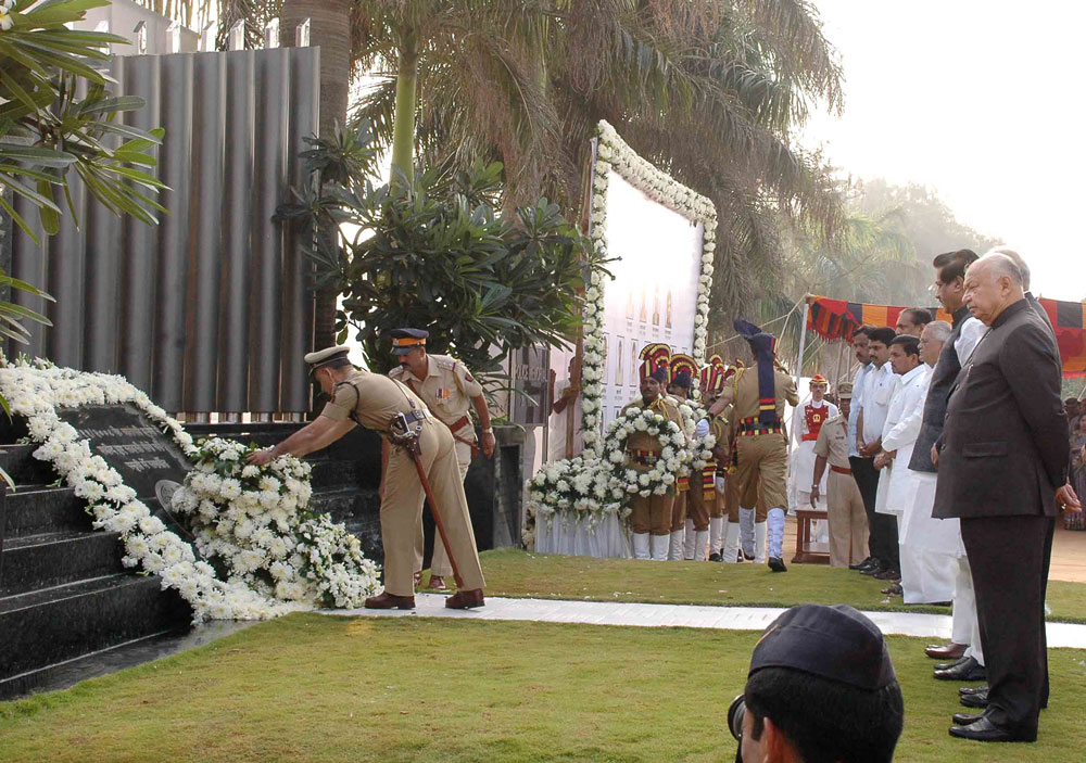 HOMAGE TO 26/11 MARTYRS IN MUMBAI.