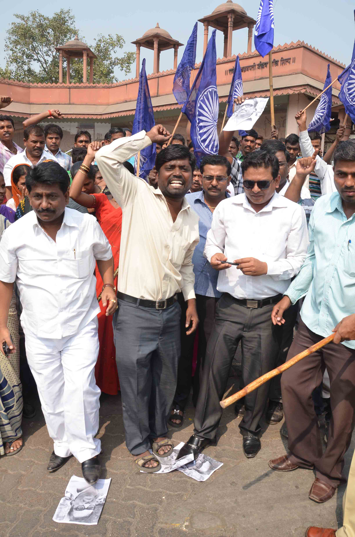 RPI PROTEST AGAINST MACHINDRA CHATE (CHIEF CHATE COACHING CLASS) AT VASHI.
