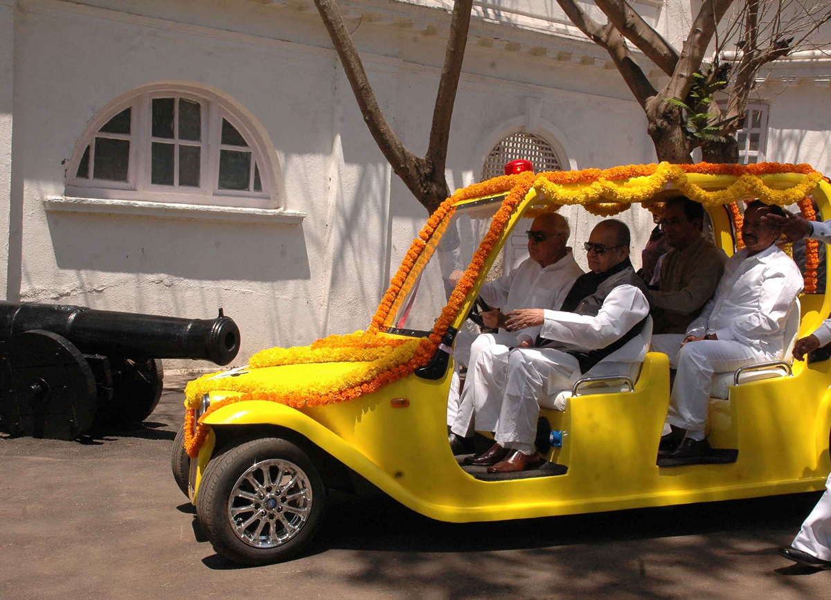 UNION MINISTER DR.FAROOQ ABDULLA & GOVERNOR K.SANKARNARAYANAN AT RAJ BHAVAN