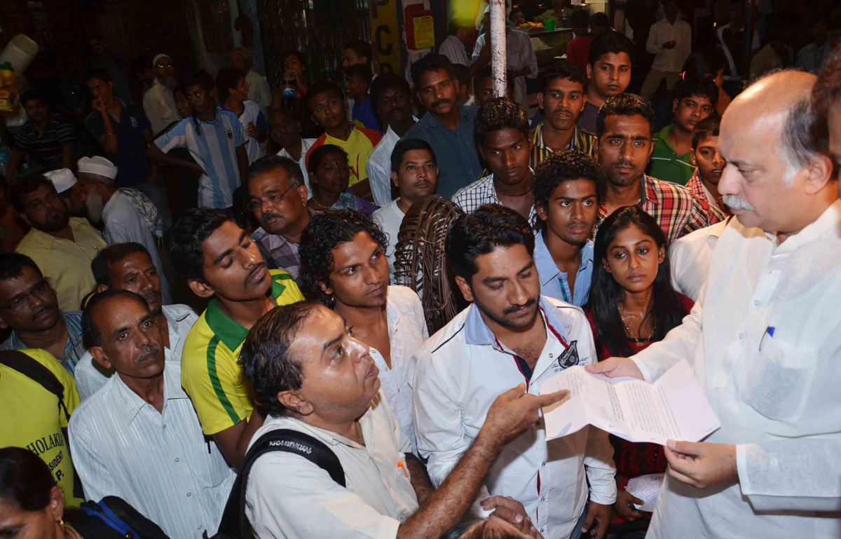 M.P.& EX UNIUON MINISTER GURUDAS KAMAT JANSAMPARK ABHIYAAN AT JUHU.