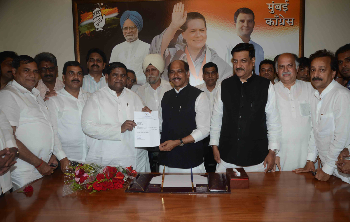 NEWLY APPOINTED MUMBAI CONGRESS PRESIDENT PROF. JANARDAN CHANDURKAR TOOK CHARGE OF MUMBAI CONGRESS.